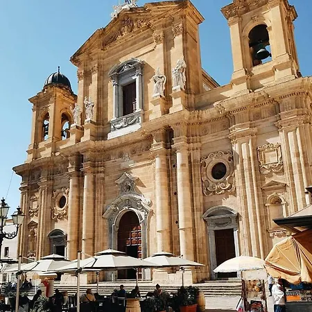 A Due Passi Dal Centro Ferienhaus Marsala